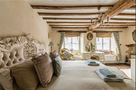 Tudor Cottage in the beautiful Cotswold town of Fairford 